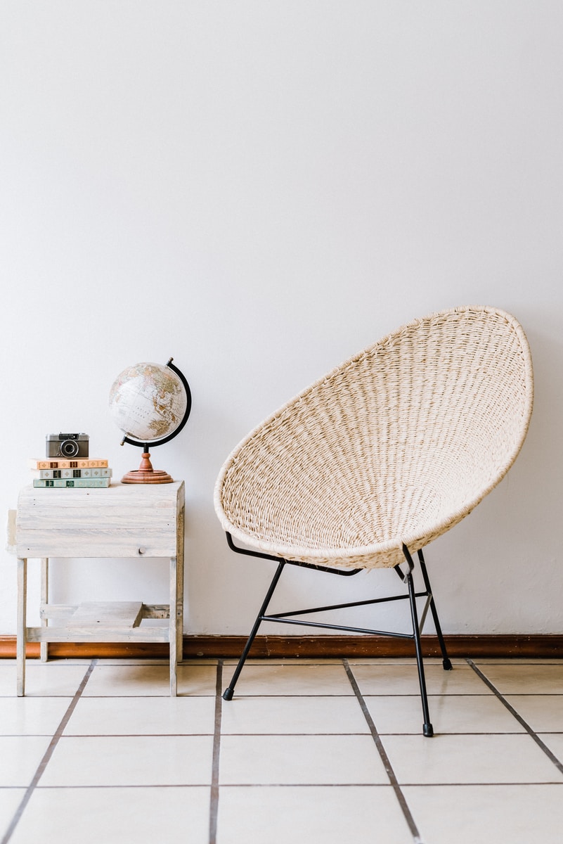 Foto van BRUNO EMMANUELLE white and black chair beside white table